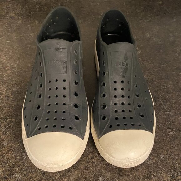 Native Jefferson Shoes - Size 3 - Picture 9 of 9